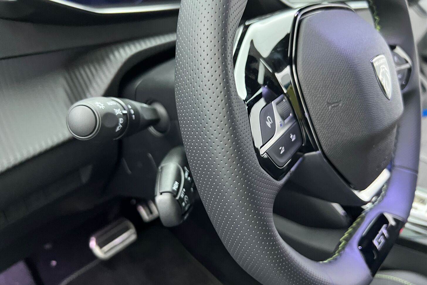 PEUGEOT 208 Berline Hybride Essence