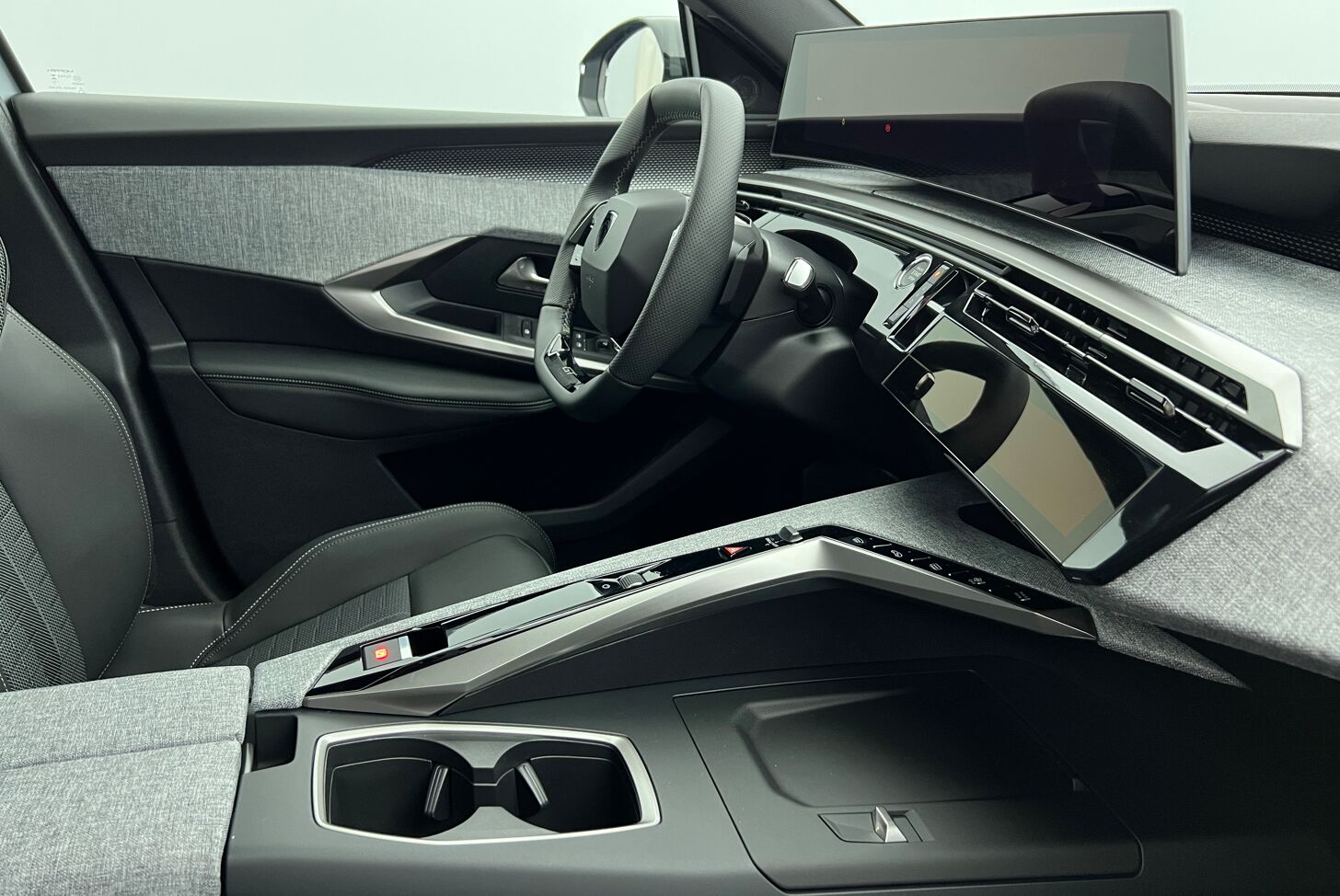 PEUGEOT 3008 SUV Hybride Essence