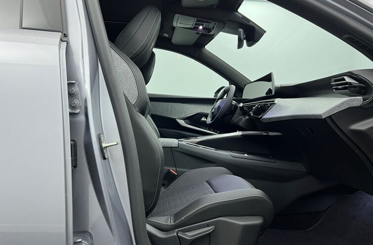PEUGEOT 3008 SUV Hybride Essence