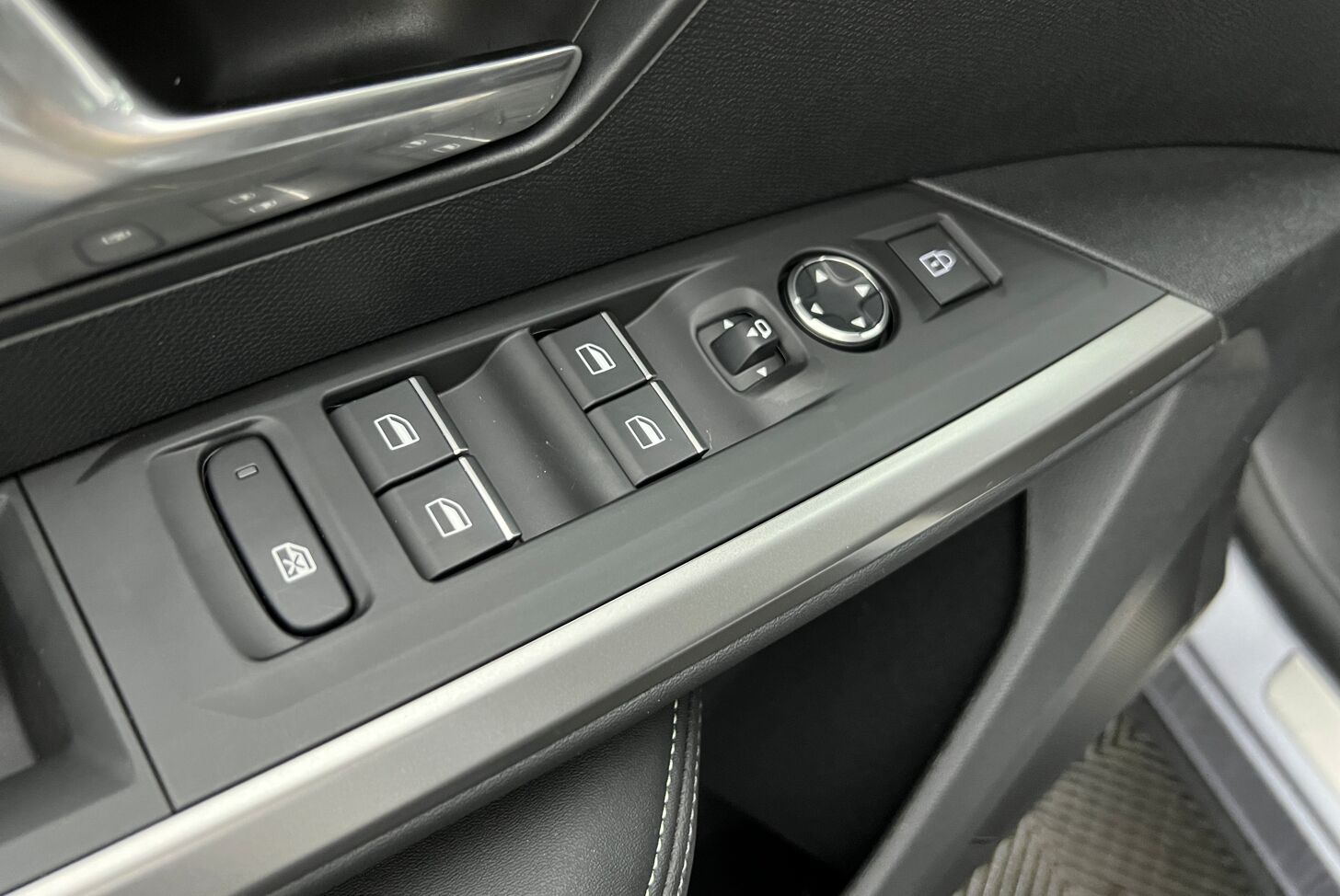 PEUGEOT 3008 SUV Hybride Essence