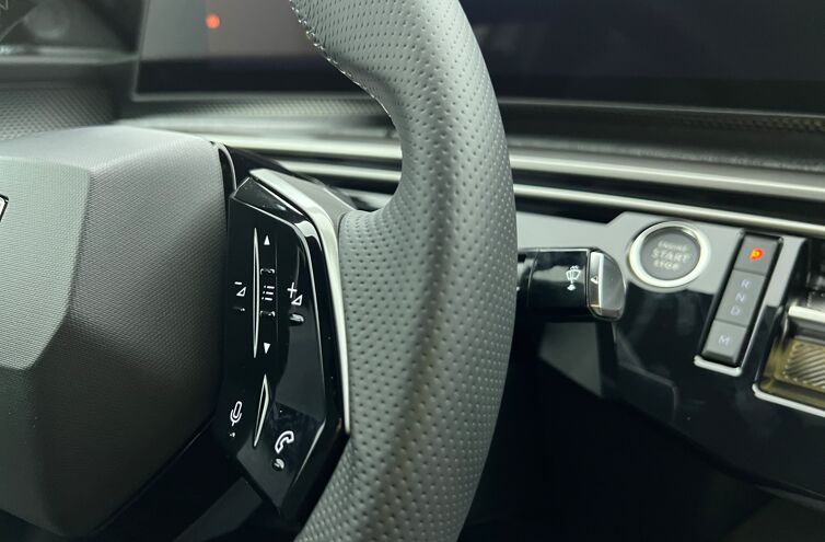 PEUGEOT 3008 SUV Hybride Essence
