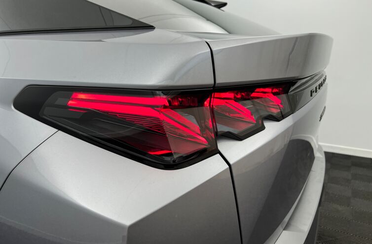 PEUGEOT 3008 SUV Hybride Essence