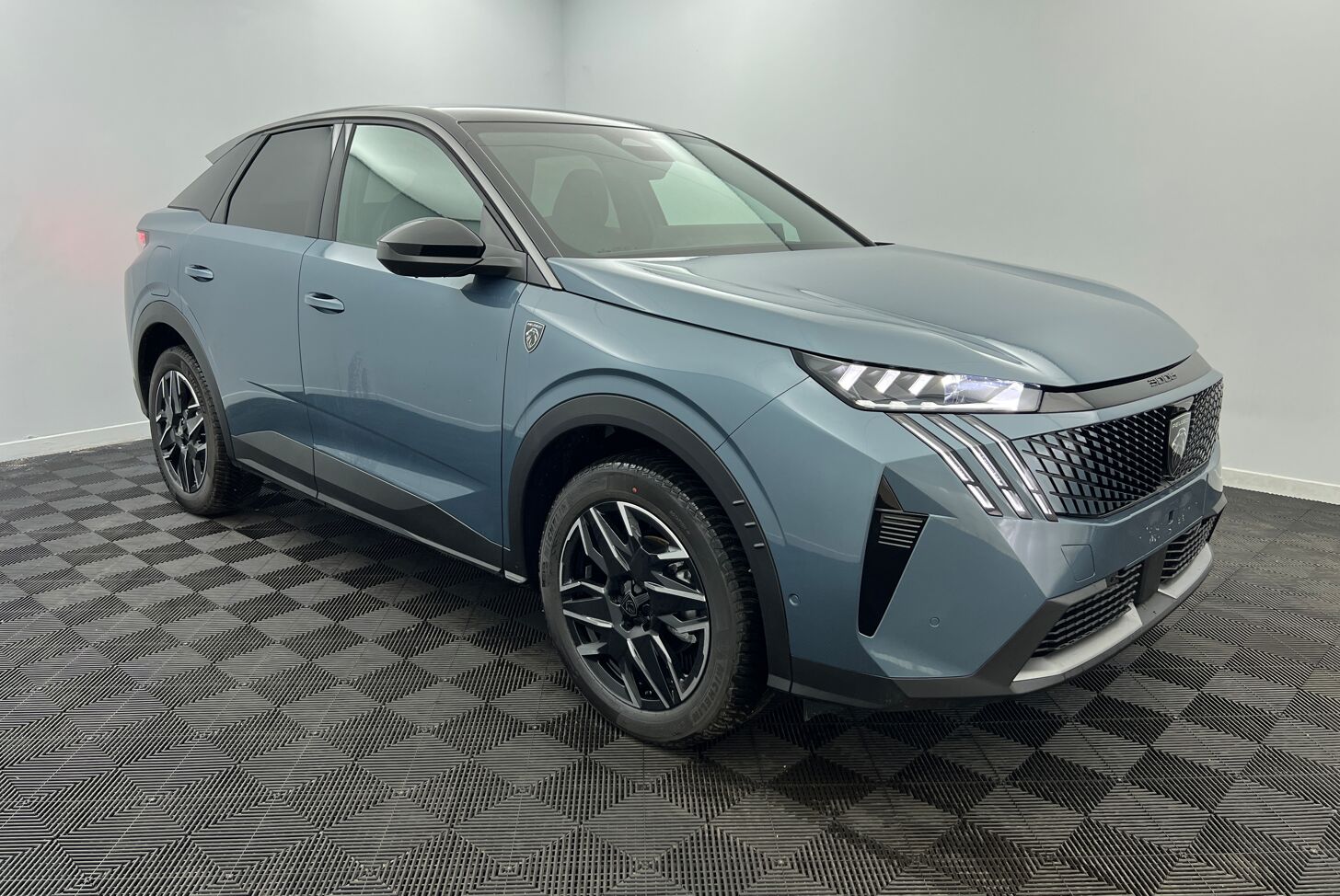 PEUGEOT 3008 SUV Hybride Essence