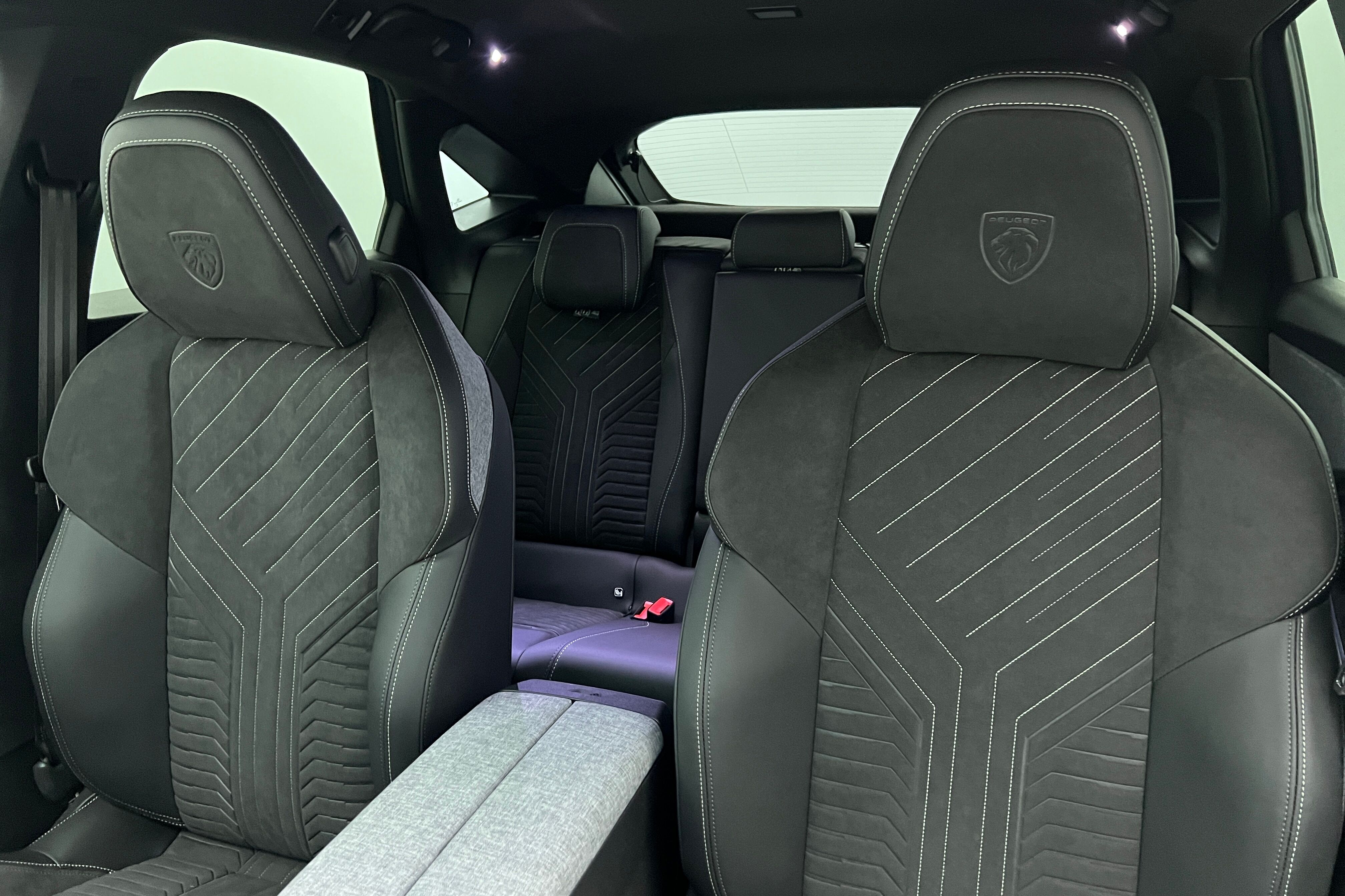 PEUGEOT 3008 SUV Hybride — photo 11