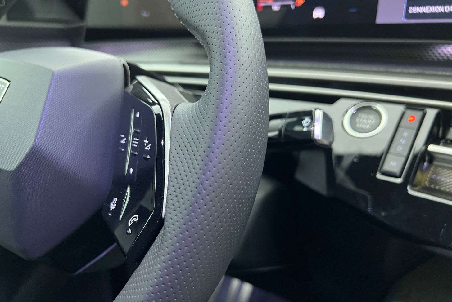 PEUGEOT 3008 SUV Hybride Essence