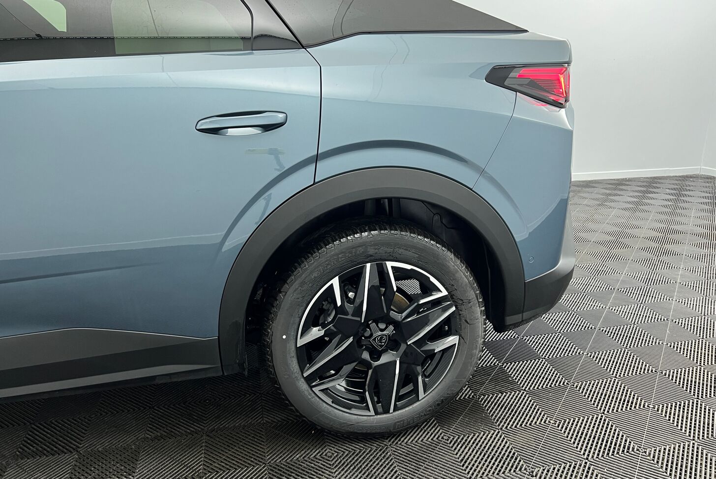 PEUGEOT 3008 SUV Hybride Essence