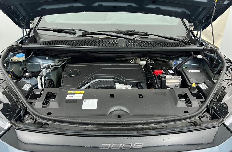 PEUGEOT 3008 SUV Hybride Essence