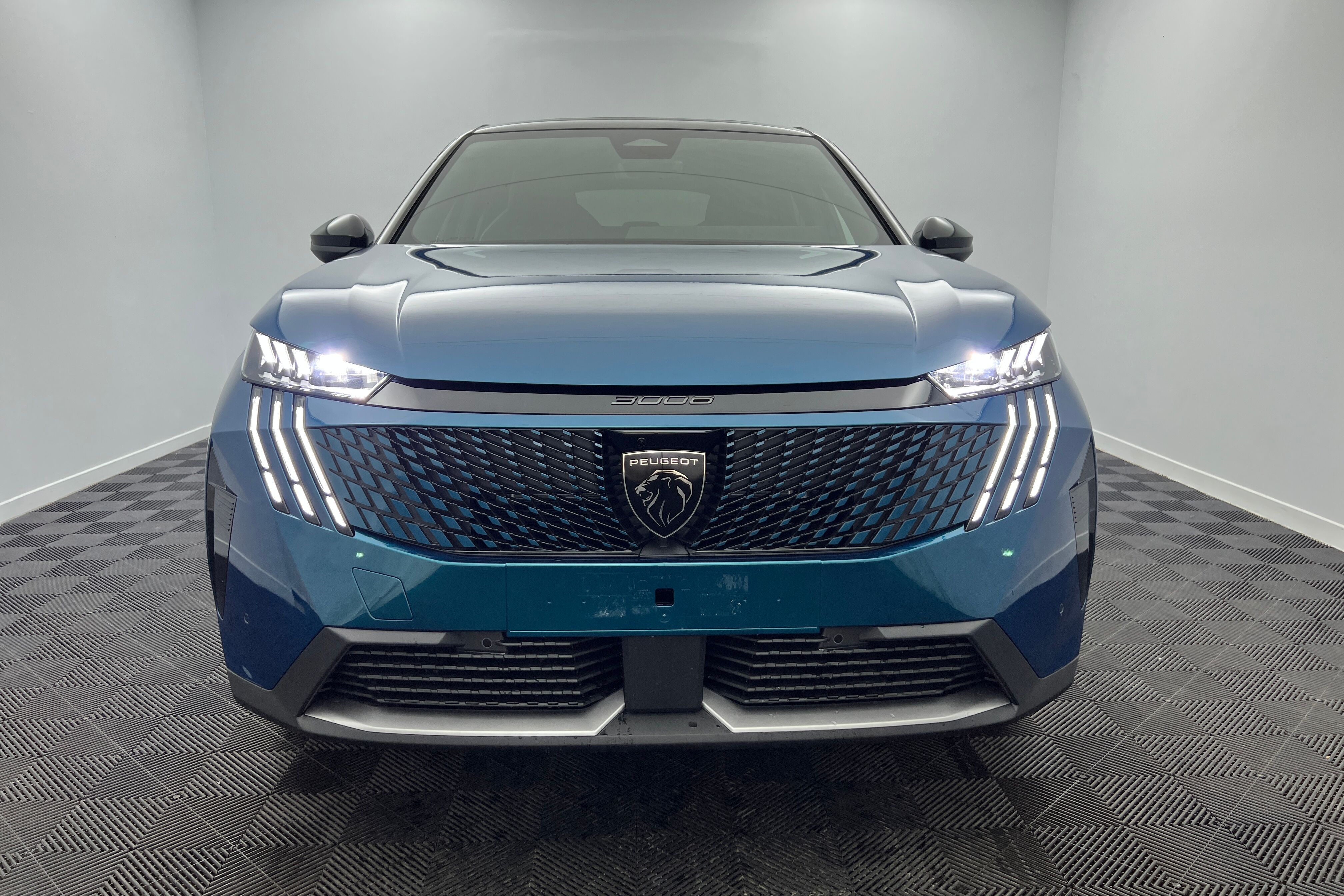 PEUGEOT 3008 — photo 2