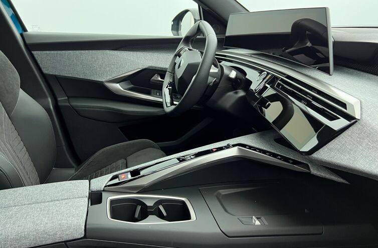 PEUGEOT 3008 SUV Hybride Essence