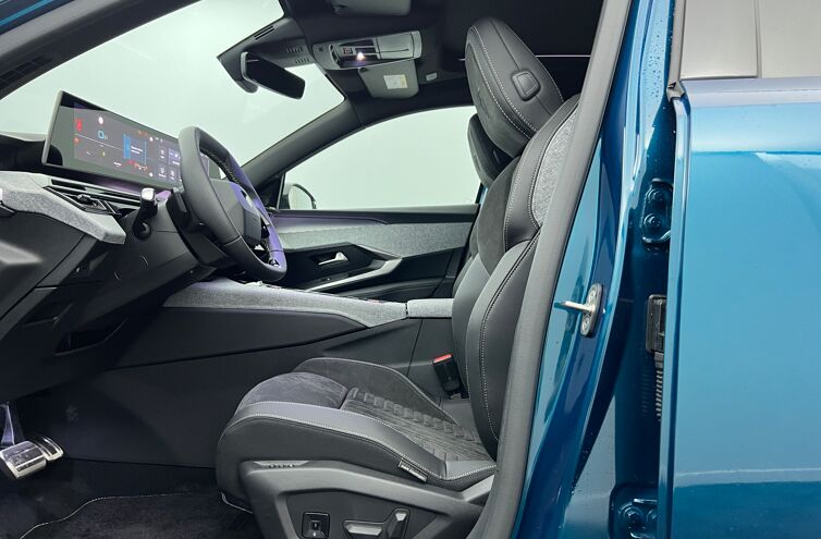 PEUGEOT 3008 SUV Hybride Essence