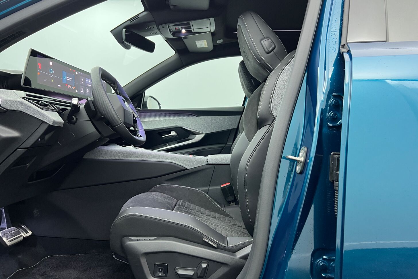 PEUGEOT 3008 SUV Hybride Essence