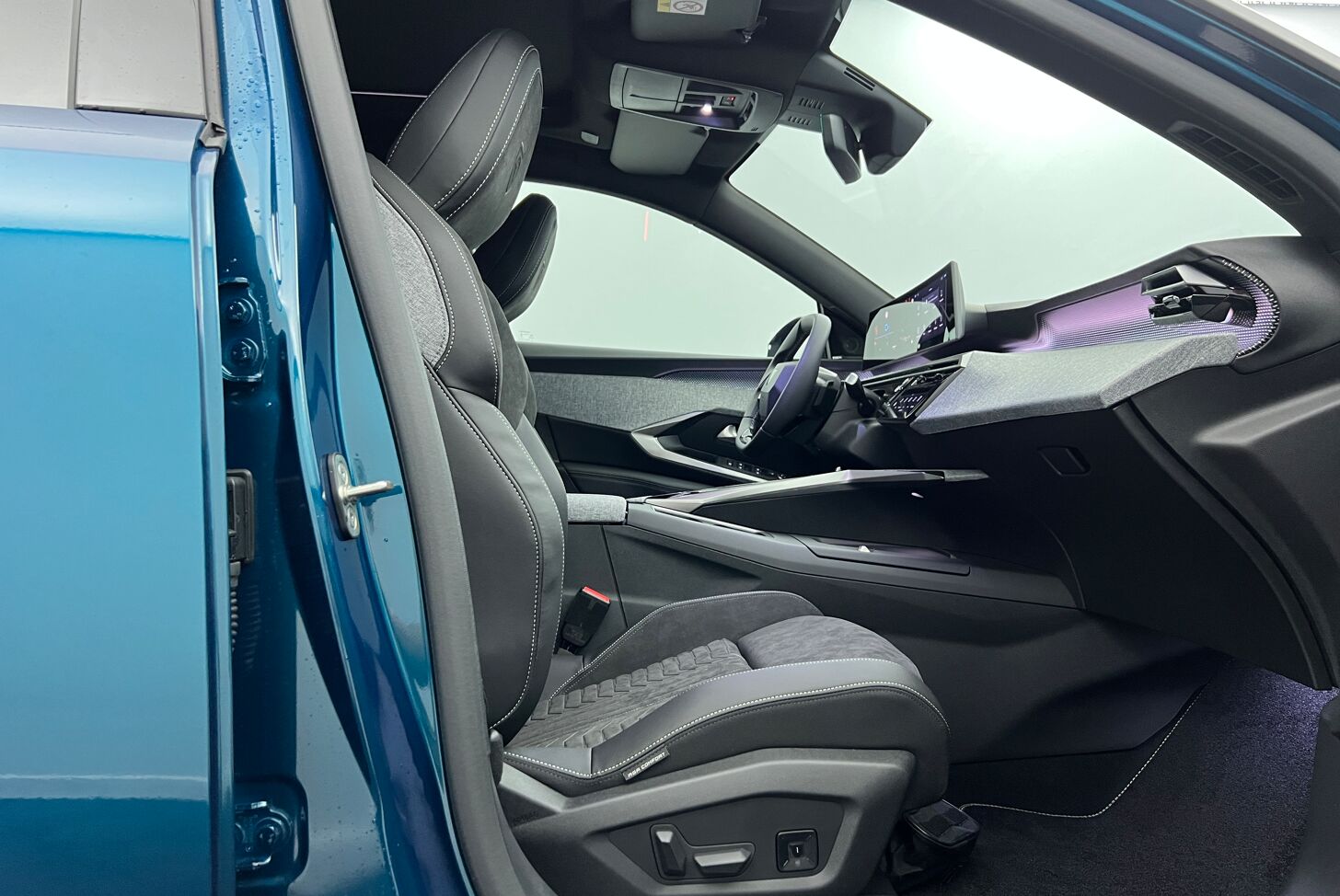 PEUGEOT 3008 SUV Hybride Essence