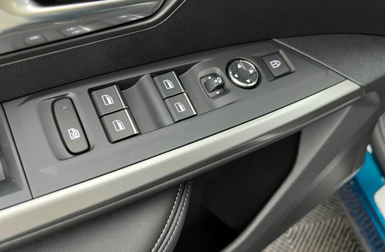 PEUGEOT 3008 SUV Hybride Essence