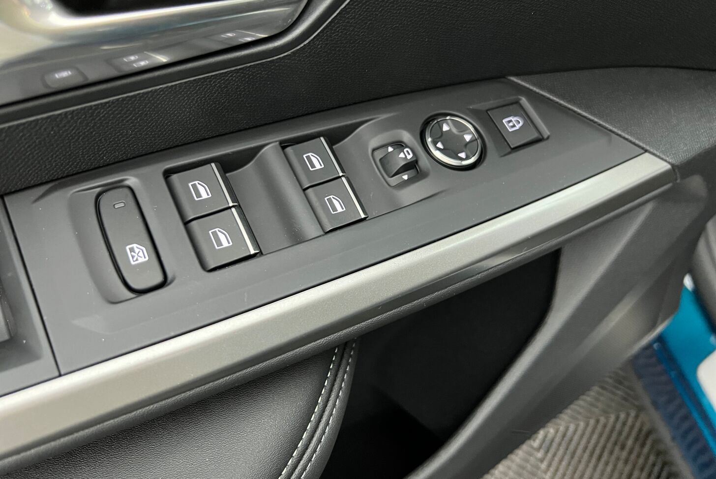PEUGEOT 3008 SUV Hybride Essence