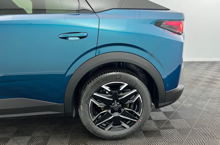PEUGEOT 3008 SUV Hybride Essence