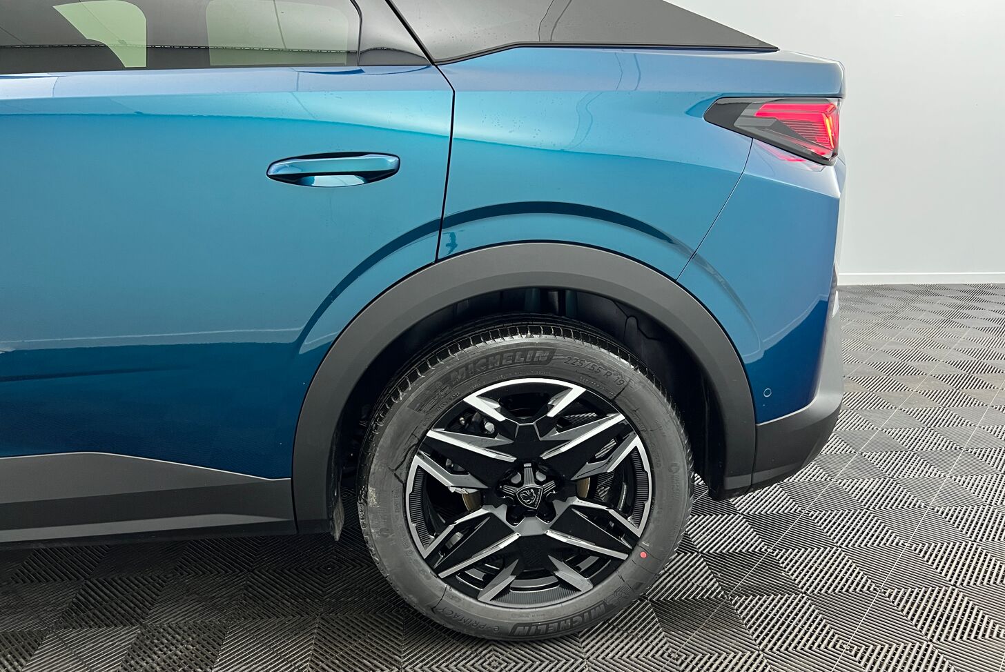 PEUGEOT 3008 SUV Hybride Essence