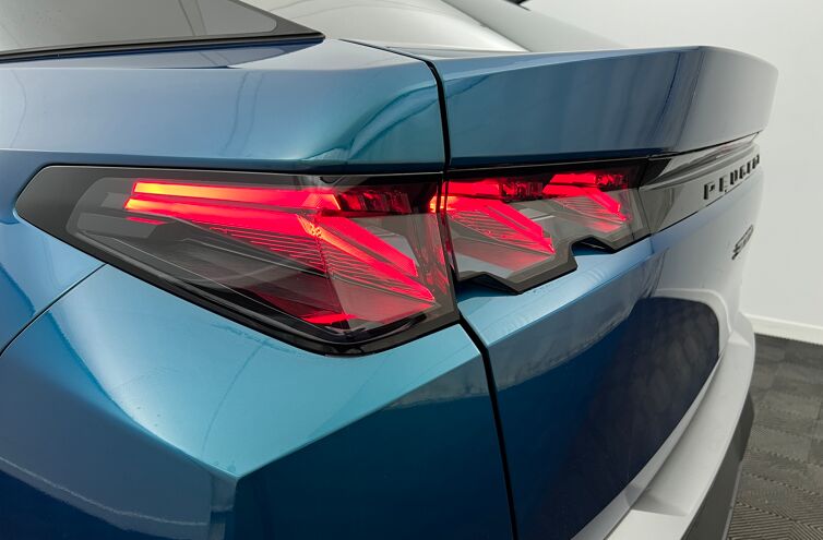 PEUGEOT 3008 SUV Hybride Essence