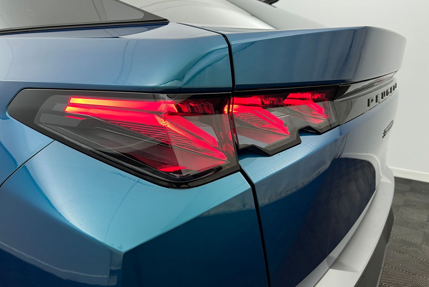 PEUGEOT 3008 SUV Hybride Essence