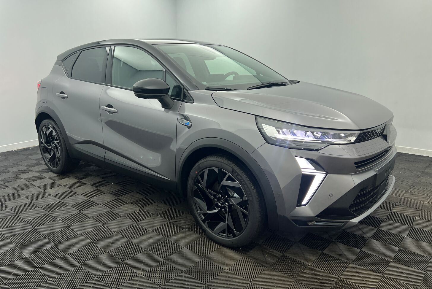 RENAULT Captur SUV Hybride Essence