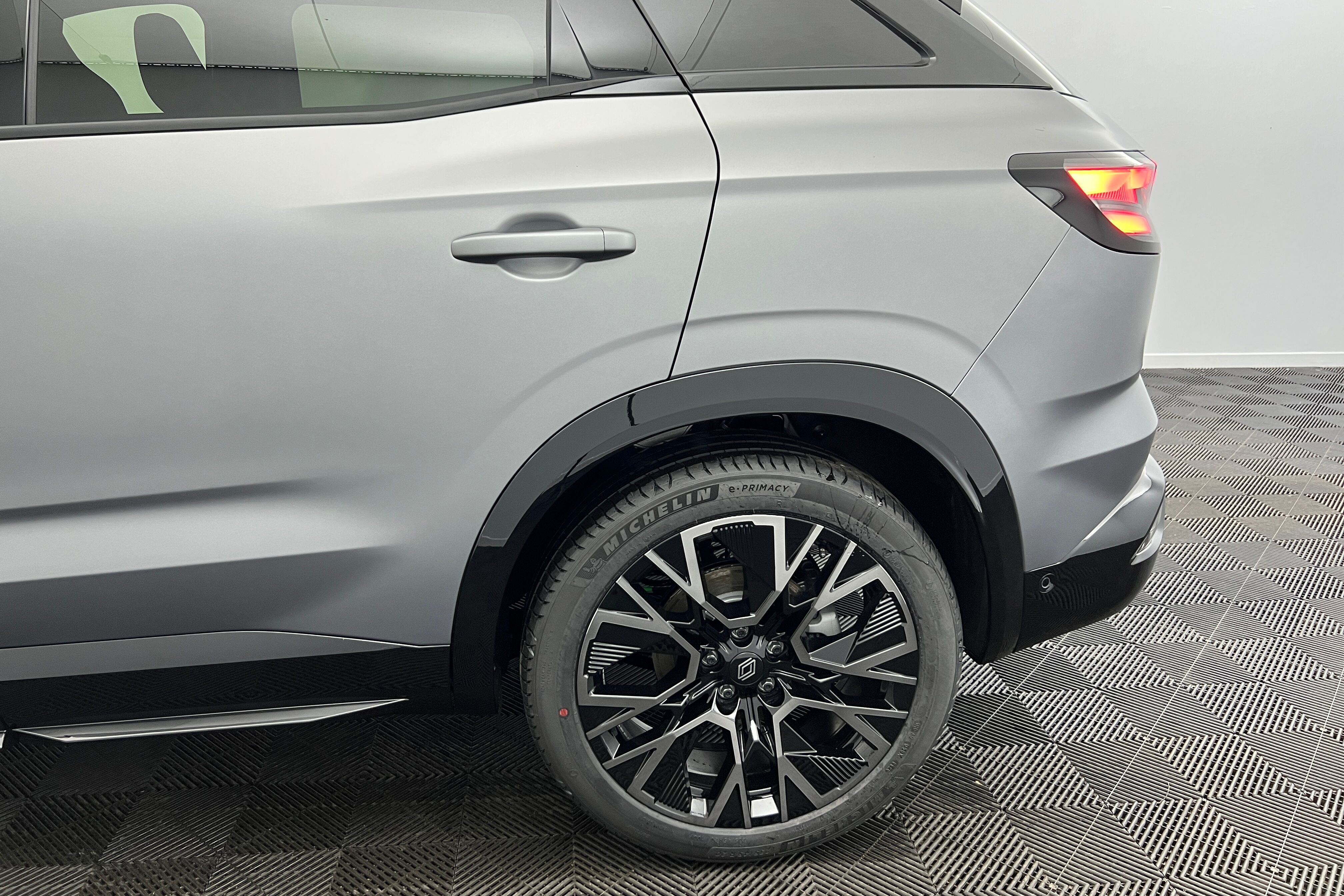RENAULT Austral SUV Hybride — photo 19