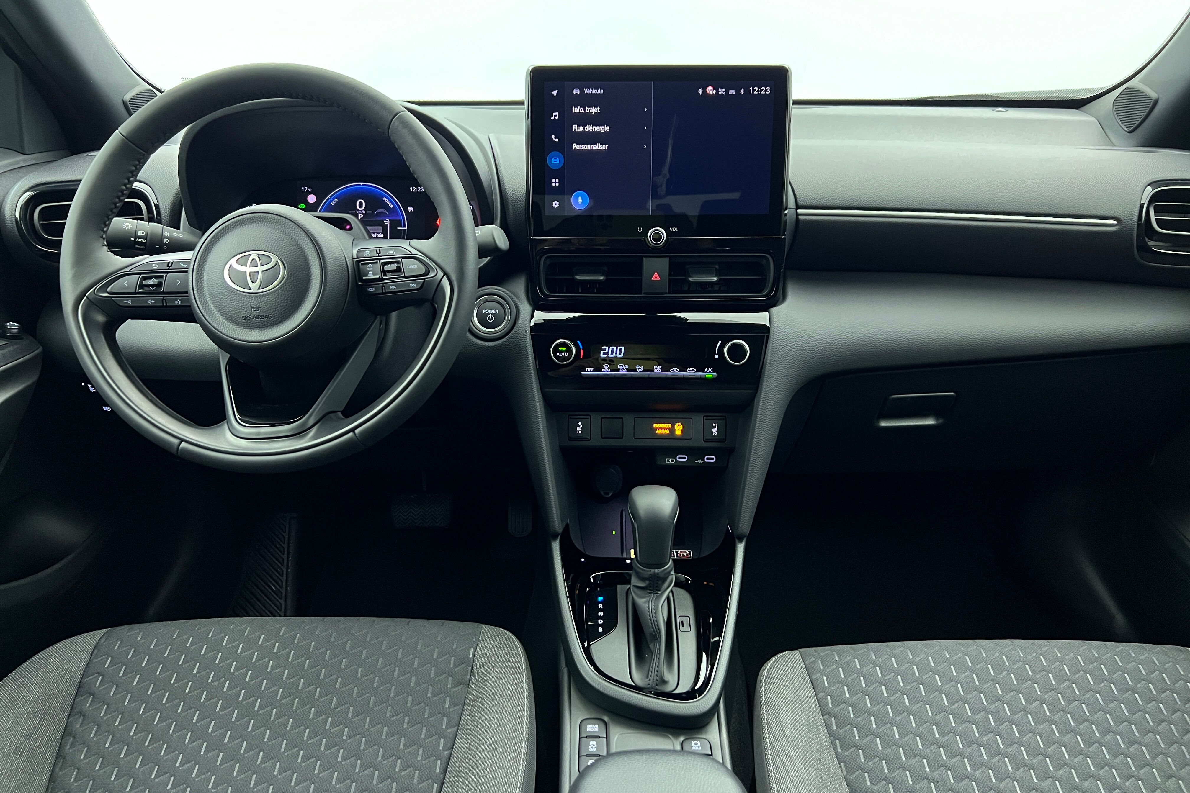 TOYOTA Yaris Cross Hybride — photo 8