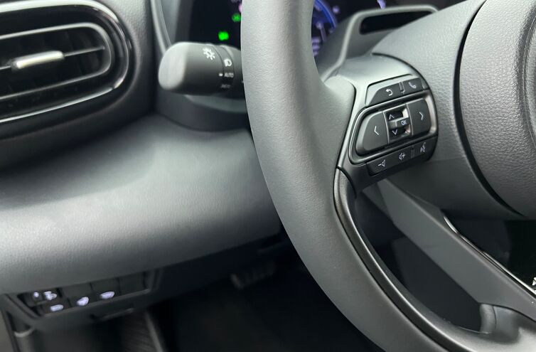 TOYOTA Yaris Cross SUV Hybride Essence