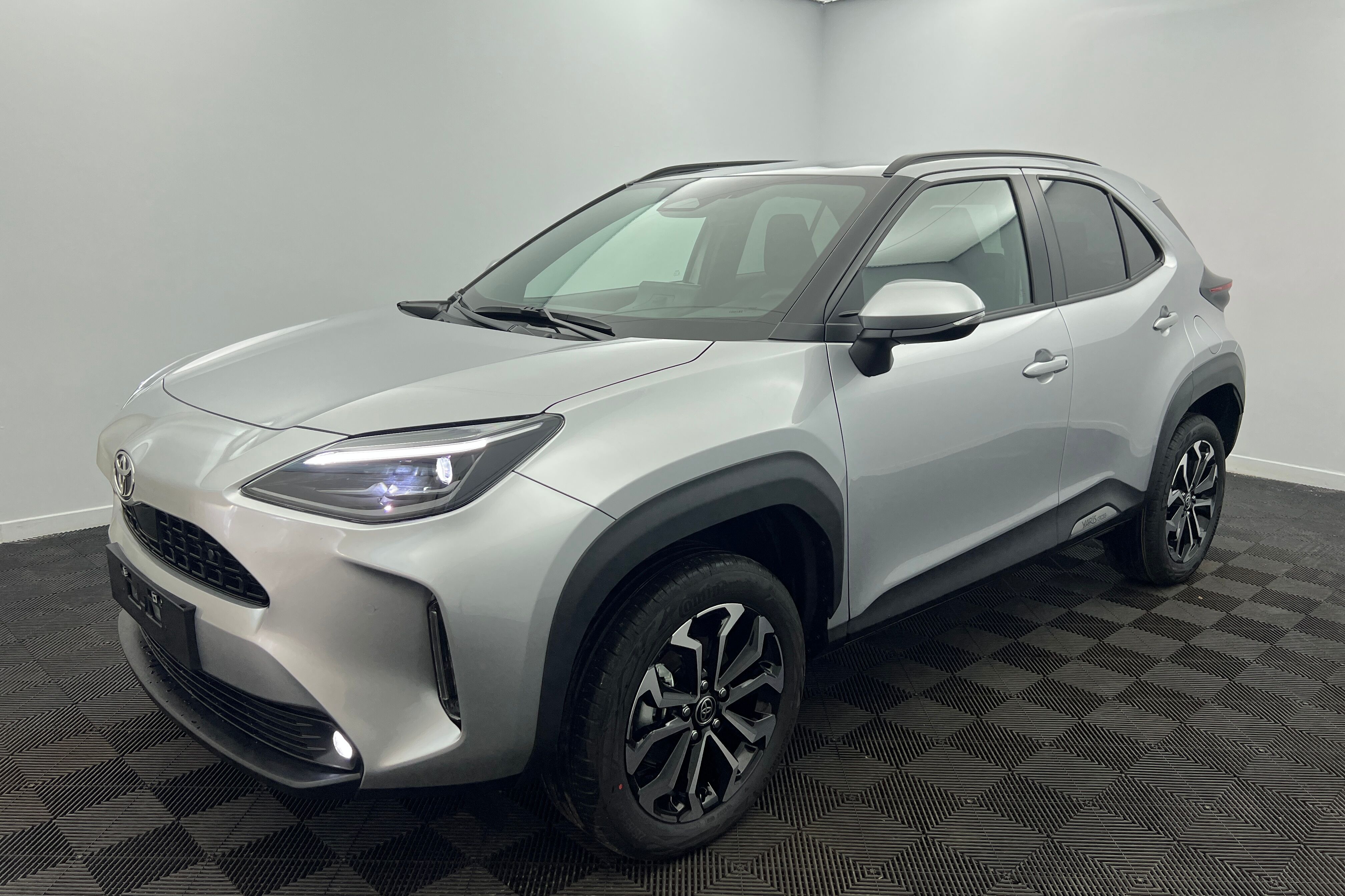 Hybride 130ch 2wd gris minral avec 2100 d'quipements inclus