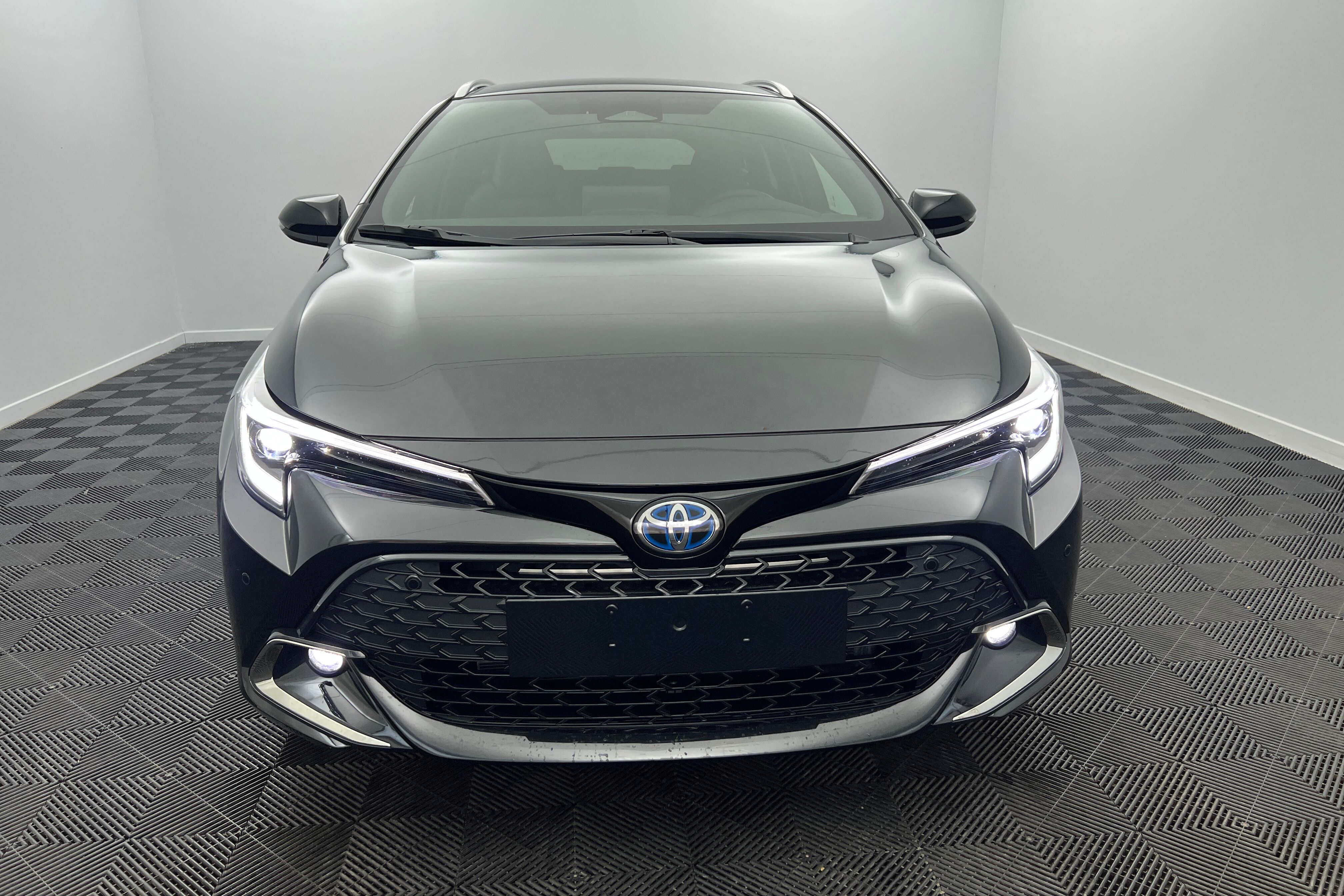 TOYOTA Corolla Touring Sports — photo 2