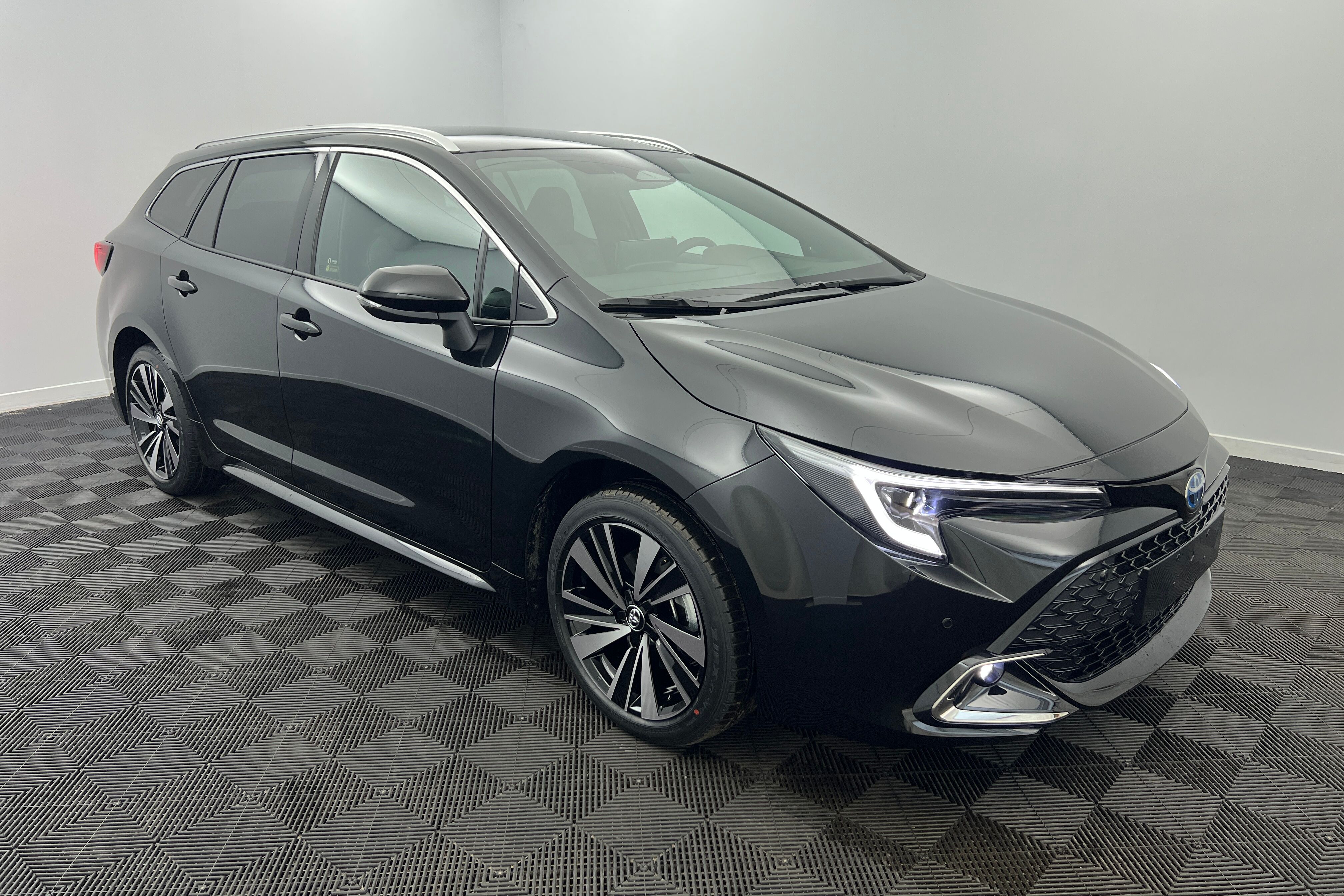 TOYOTA Corolla Touring Sports — photo 3