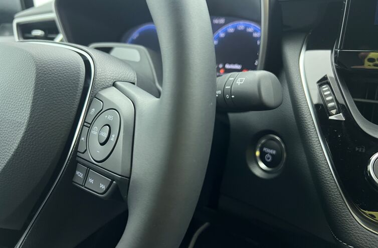 TOYOTA Corolla Touring Sports Break Hybride Essence