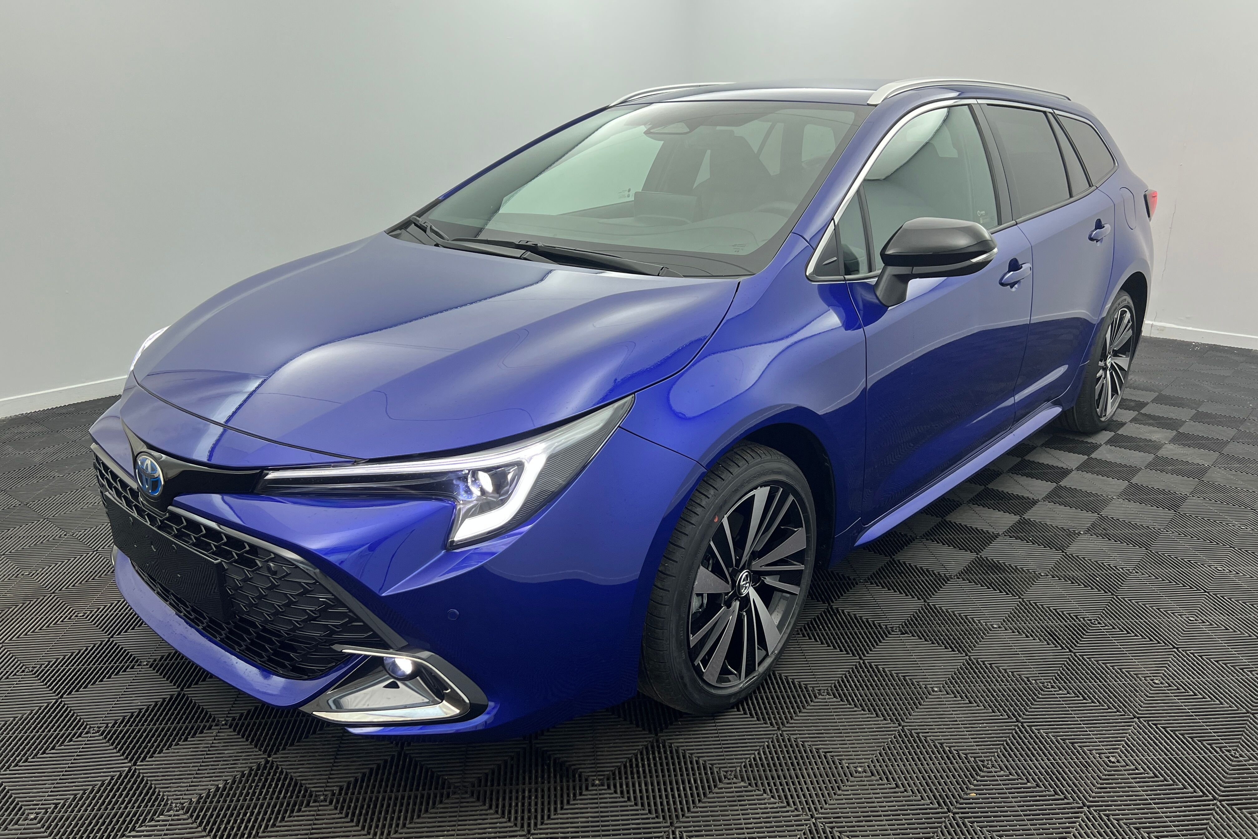 Hybride 178ch bleu genivre avec 2390 d'quipements inclus