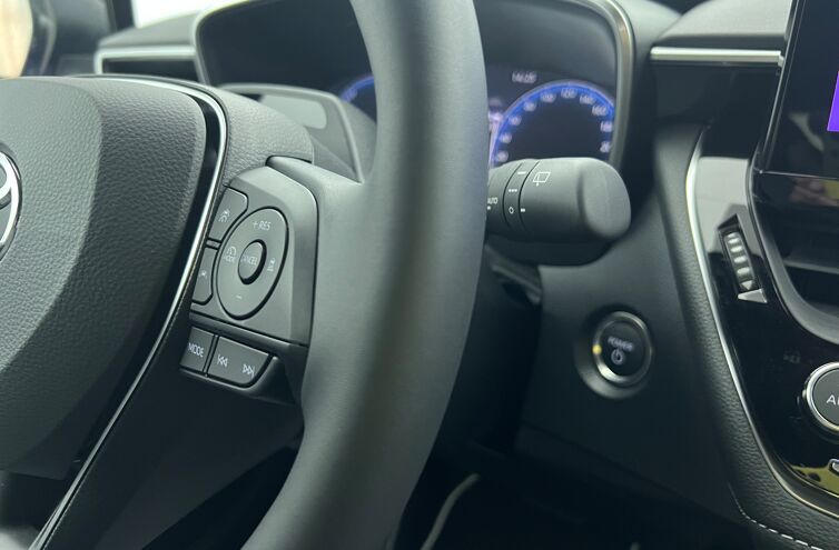 TOYOTA Corolla Touring Sports Break Hybride Essence