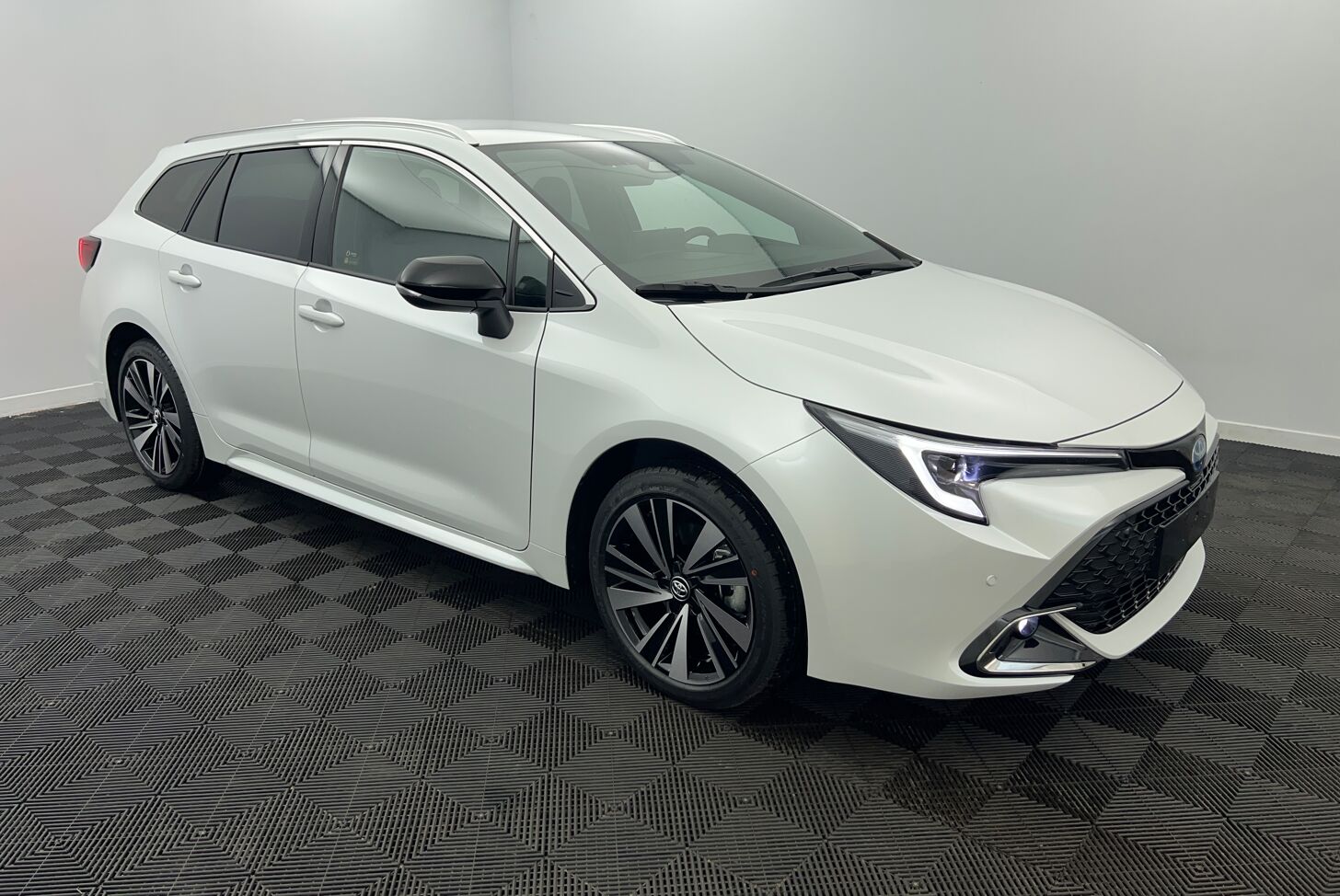 TOYOTA Corolla Touring Sports Break Hybride Essence