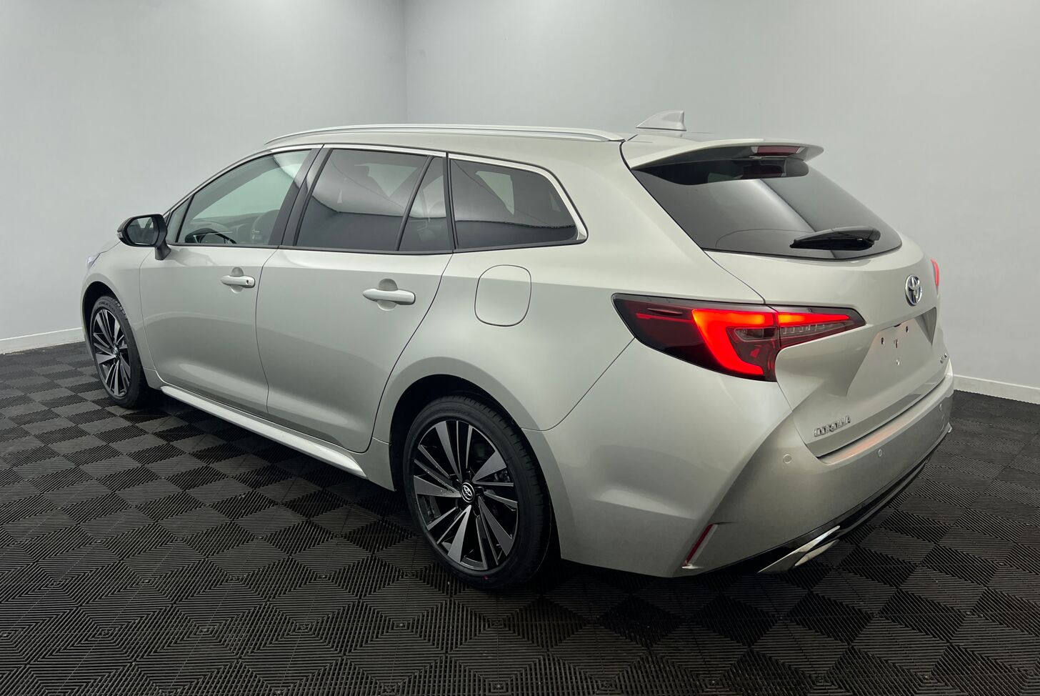 TOYOTA Corolla Touring Sports Break Hybride Essence