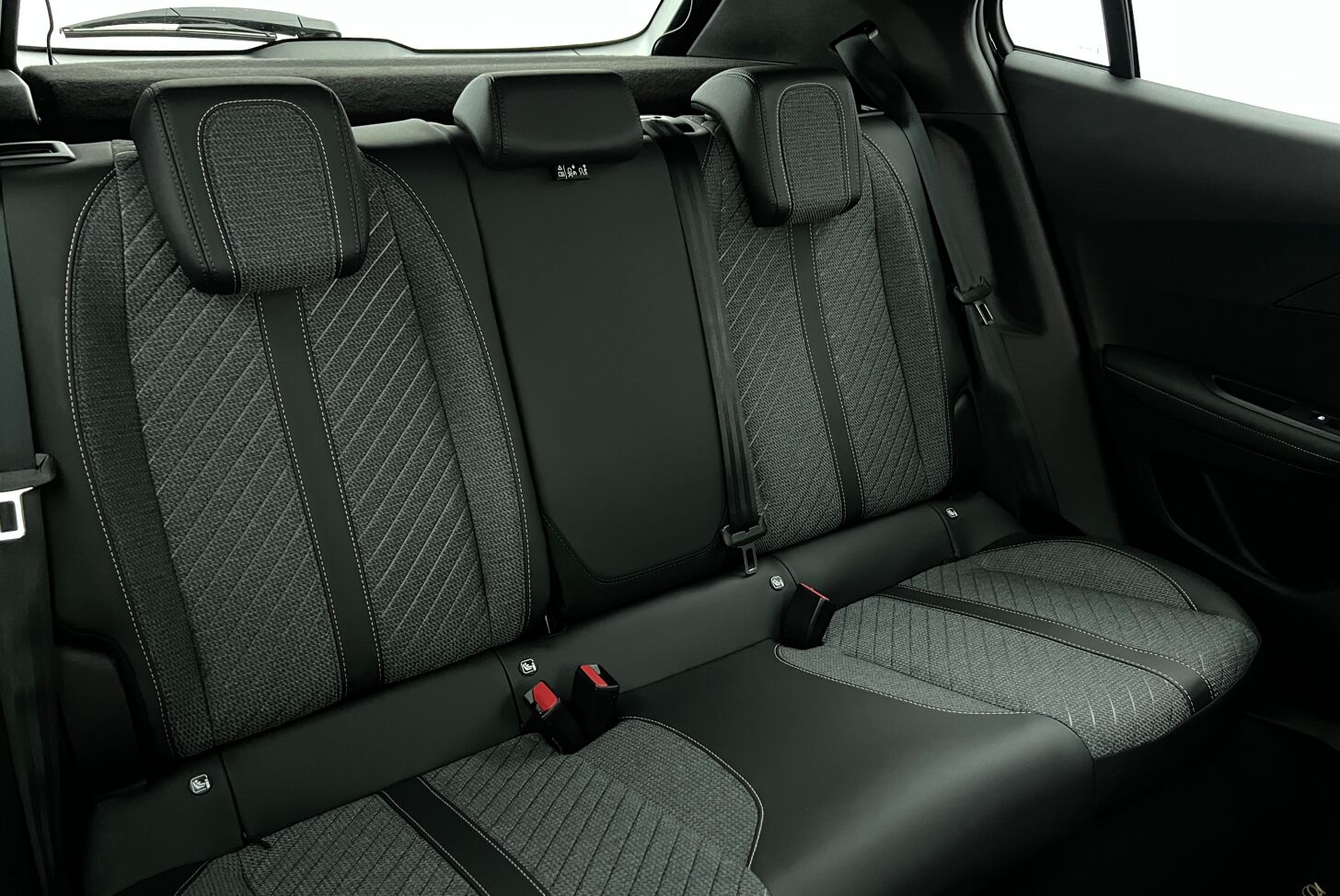 PEUGEOT 2008 SUV Hybride Essence