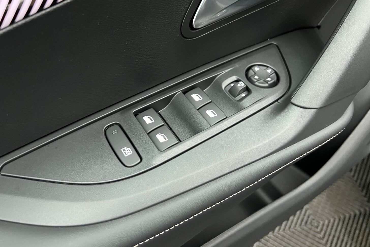 PEUGEOT 2008 SUV Hybride Essence