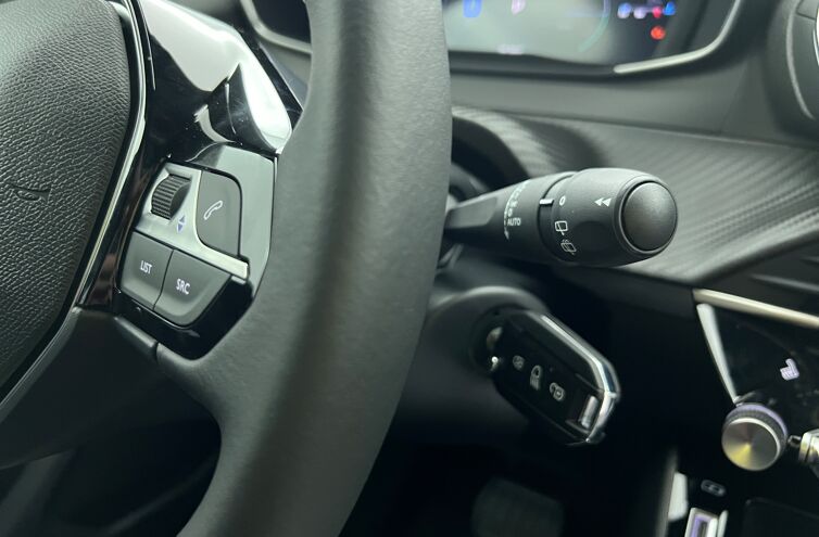 PEUGEOT 2008 SUV Hybride Essence