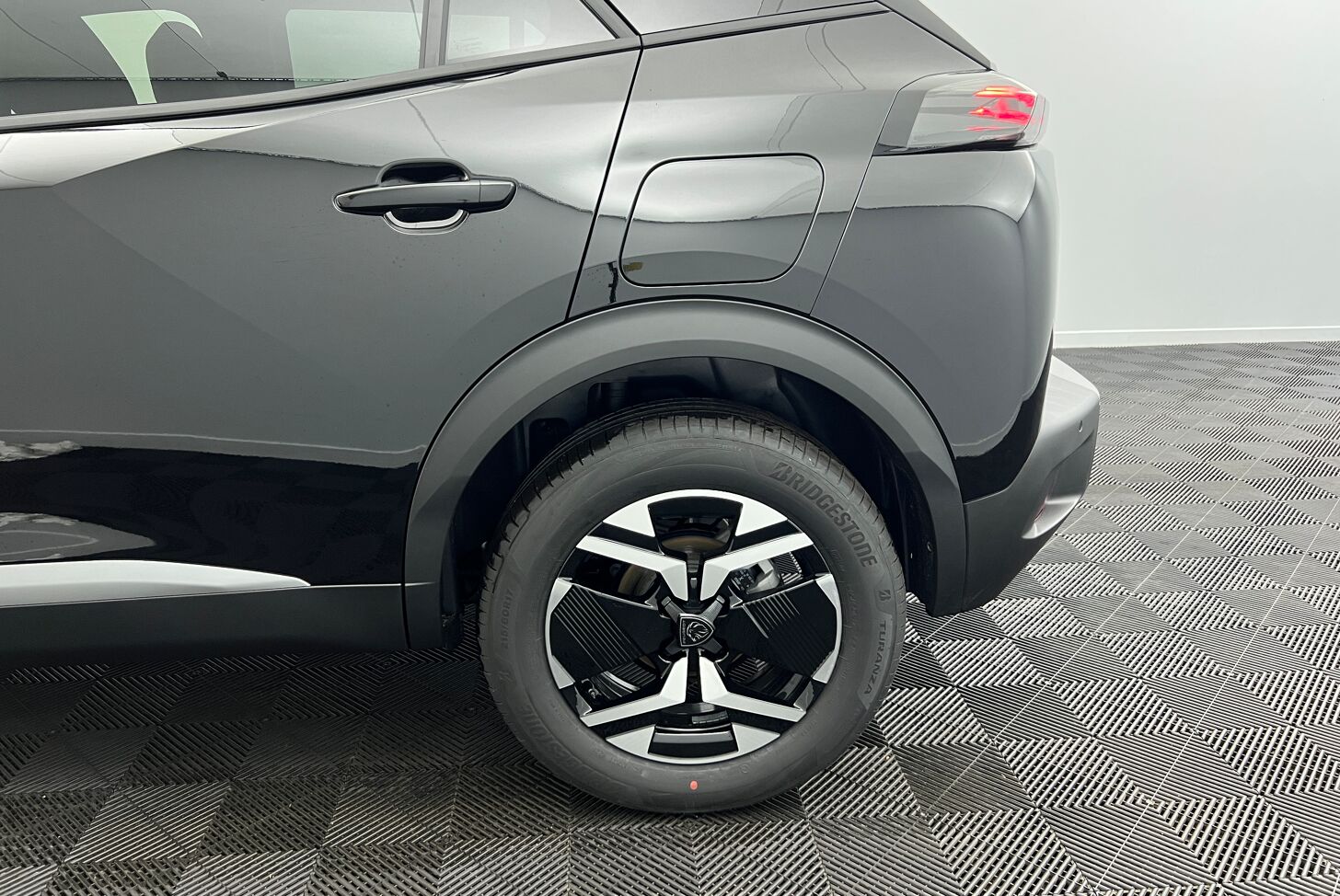 PEUGEOT 2008 SUV Hybride Essence