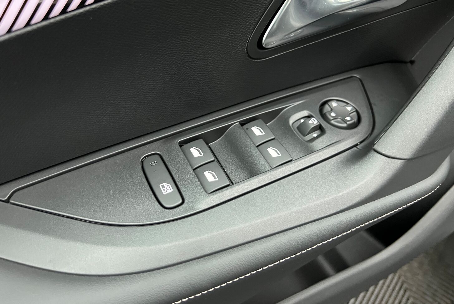 PEUGEOT 2008 SUV Hybride Essence