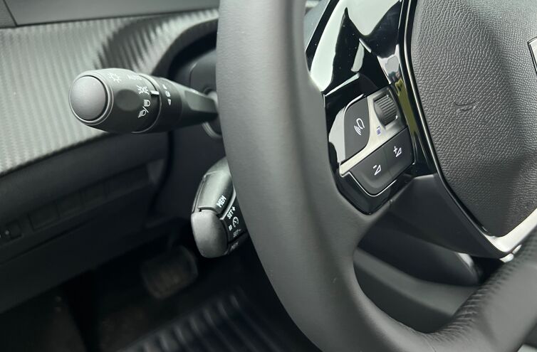 PEUGEOT 2008 SUV Hybride Essence