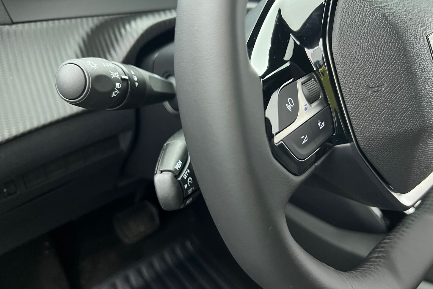 PEUGEOT 2008 SUV Hybride Essence