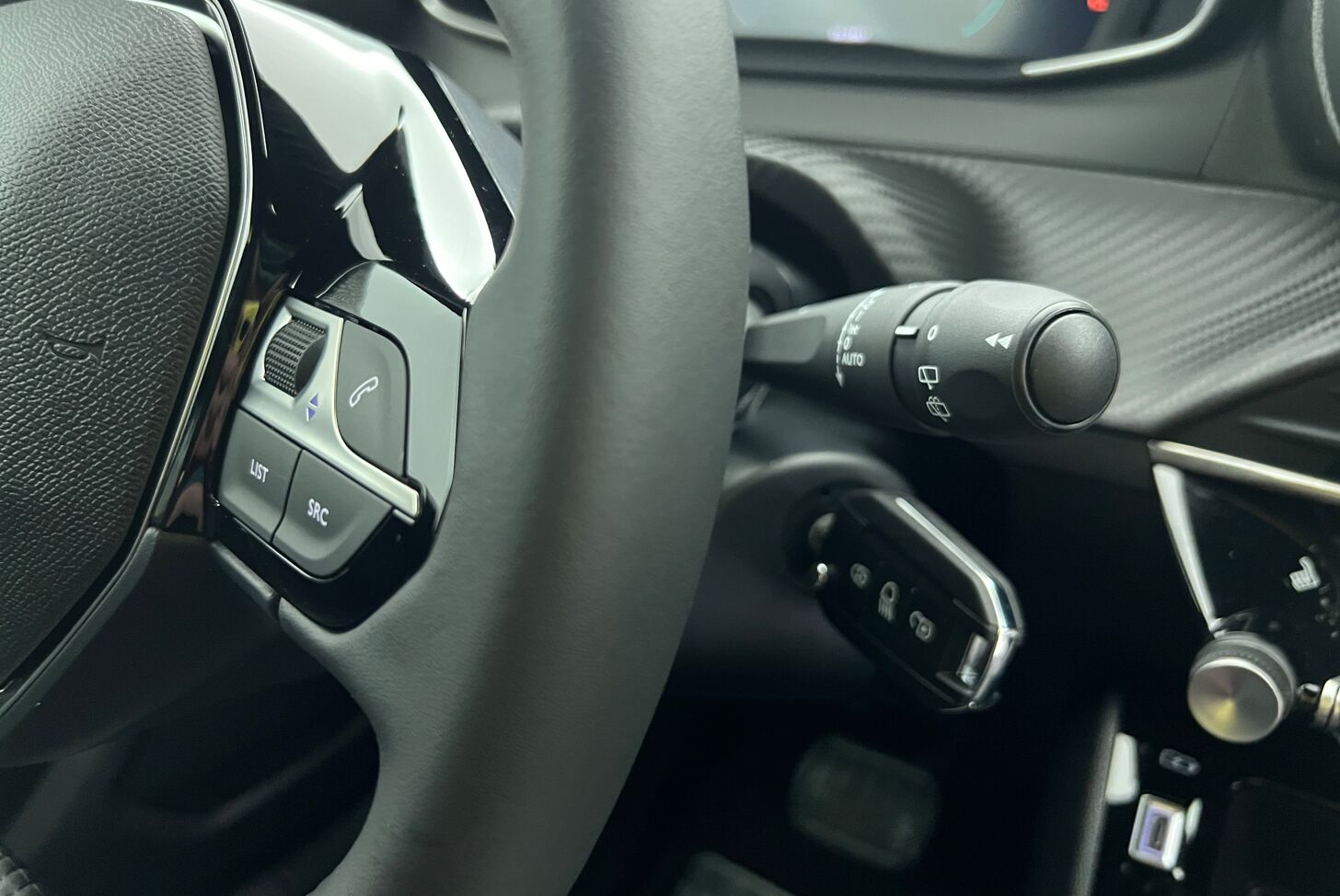 PEUGEOT 2008 SUV Hybride Essence