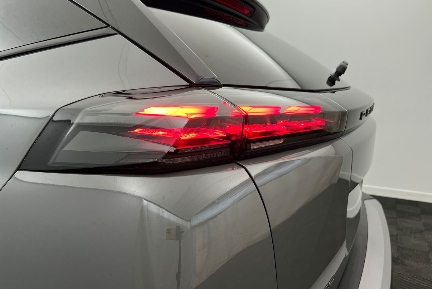 PEUGEOT 2008 SUV Hybride Essence