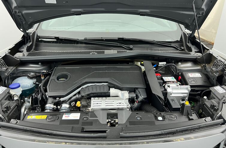 PEUGEOT 2008 SUV Hybride Essence