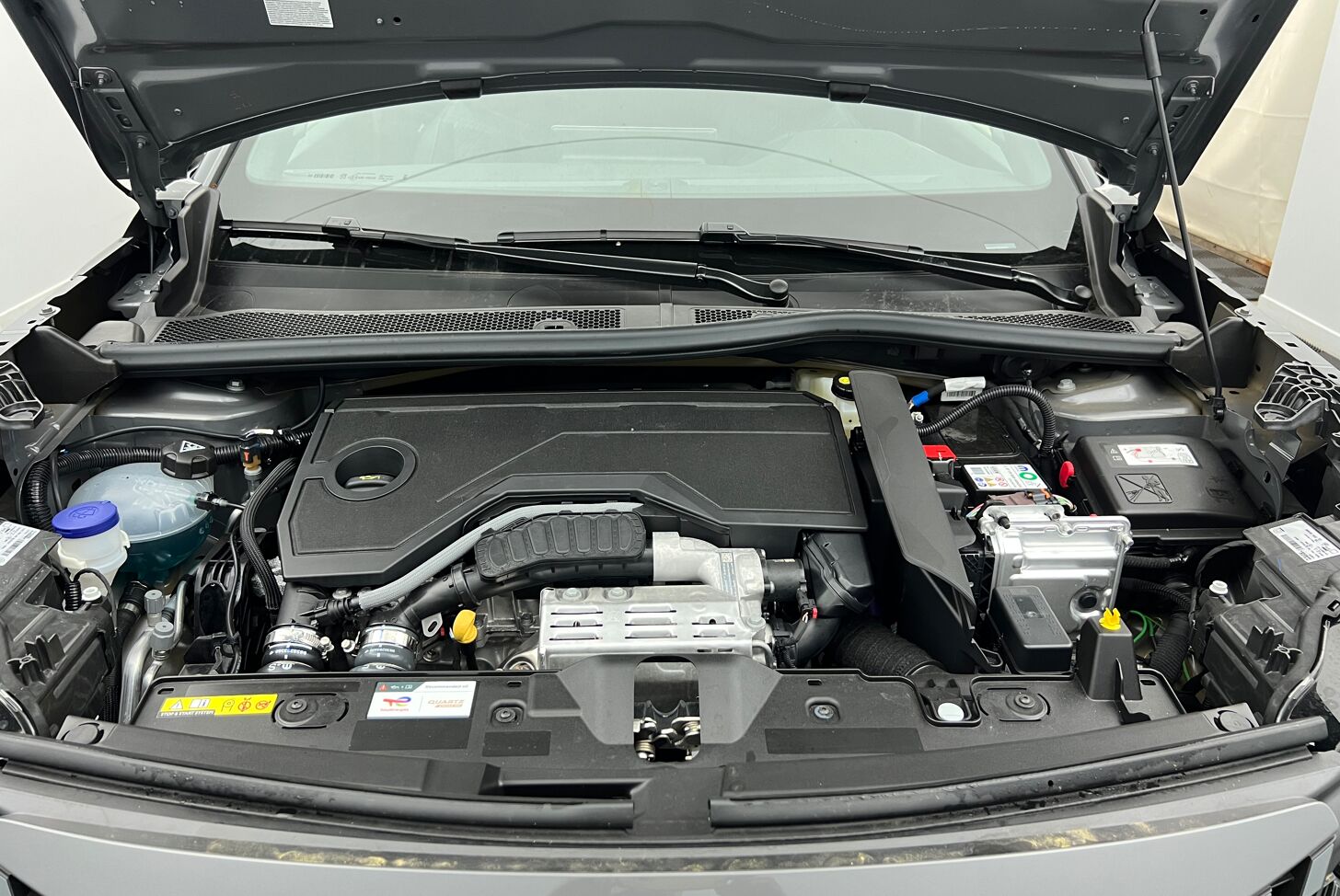 PEUGEOT 2008 SUV Hybride Essence