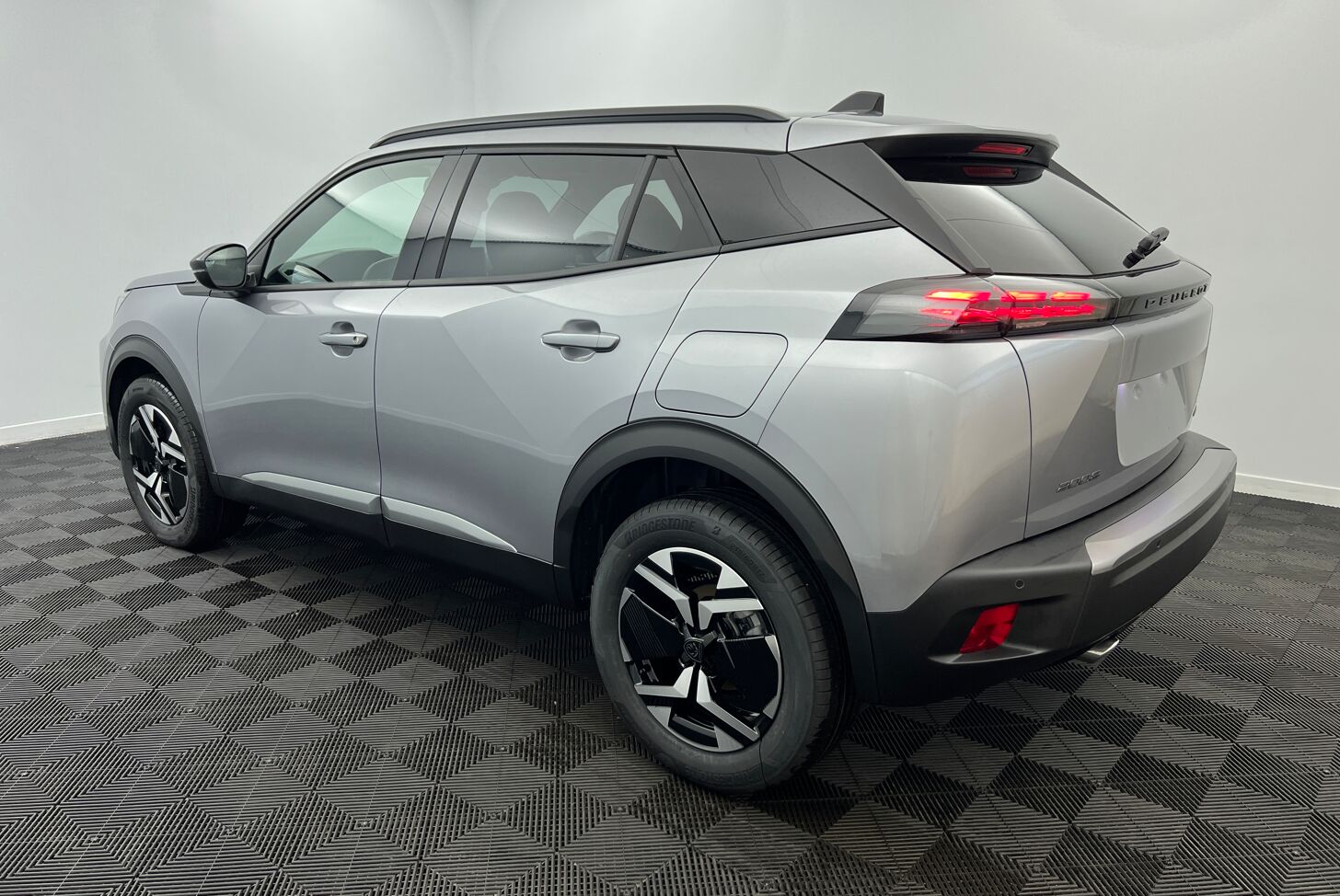PEUGEOT 2008 SUV Hybride Essence