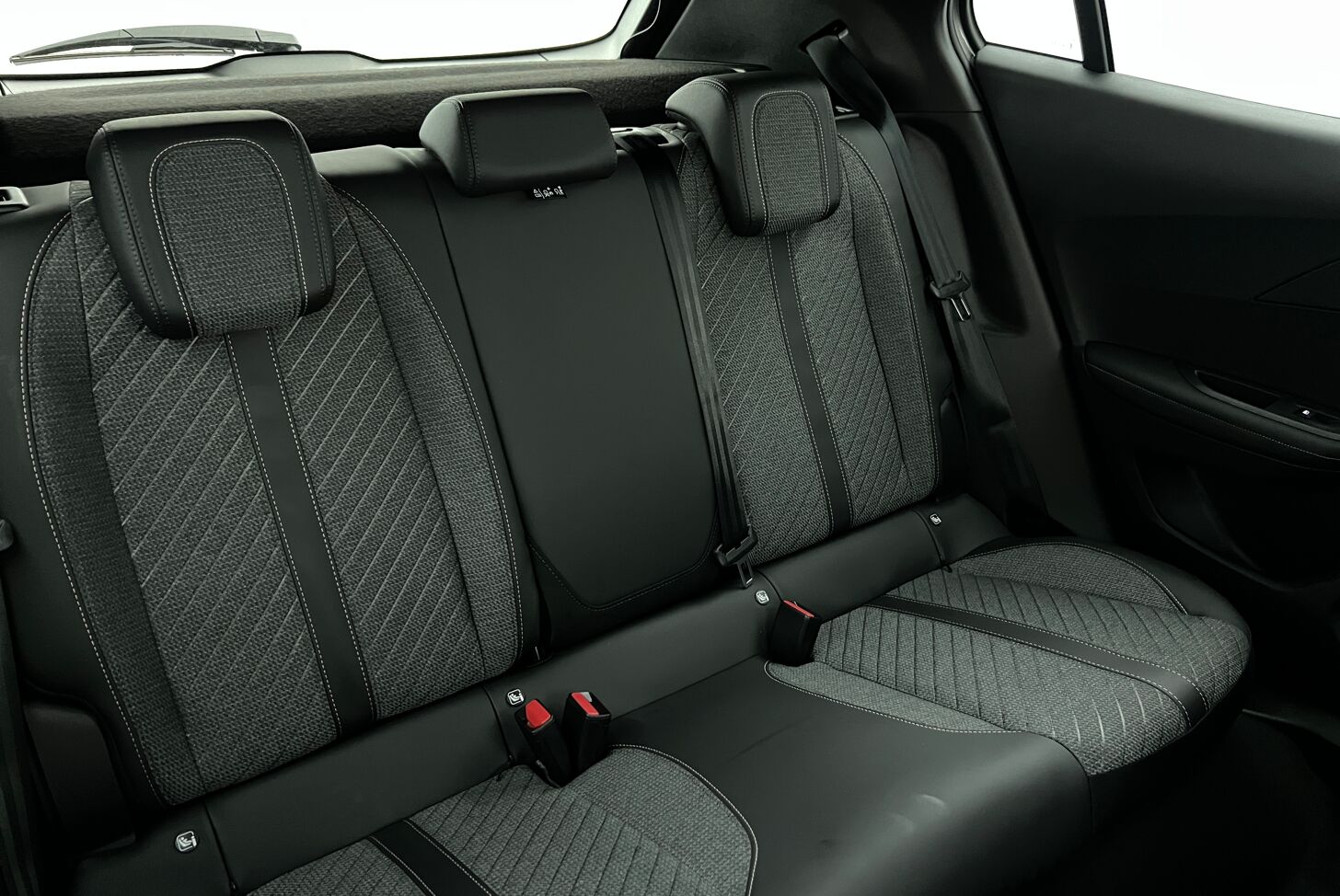 PEUGEOT 2008 SUV Hybride Essence