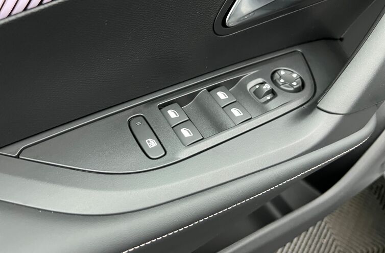 PEUGEOT 2008 SUV Hybride Essence