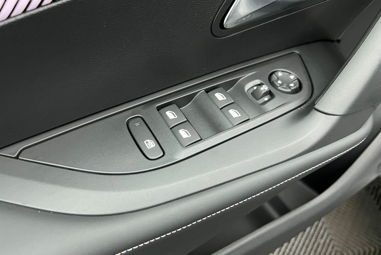 PEUGEOT 2008 SUV Hybride Essence