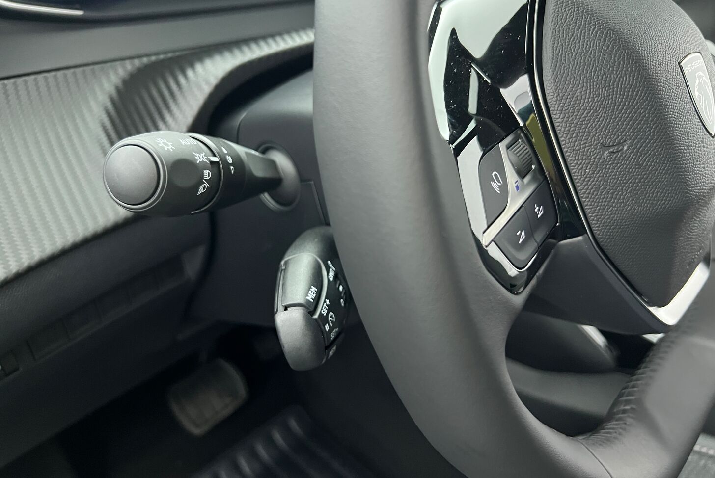 PEUGEOT 2008 SUV Hybride Essence